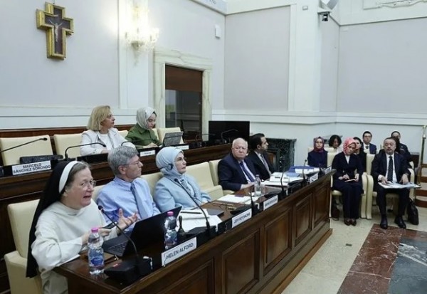 Emine Erdoğan'dan Vatikan'da 'Dünya 5'ten büyüktür' mesajı